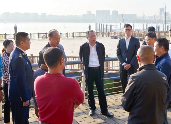 0202【游艇旅游】張毅恭副市長帶隊檢查五緣灣游艇港春節(jié)期間涉海旅游項目安全生產工作-1_調整大小.jpg 0202【游艇旅游】張毅恭副市長帶隊檢查五緣灣游艇港春節(jié)期間涉海旅游項目安全生產工作-1_調整大小.jpg