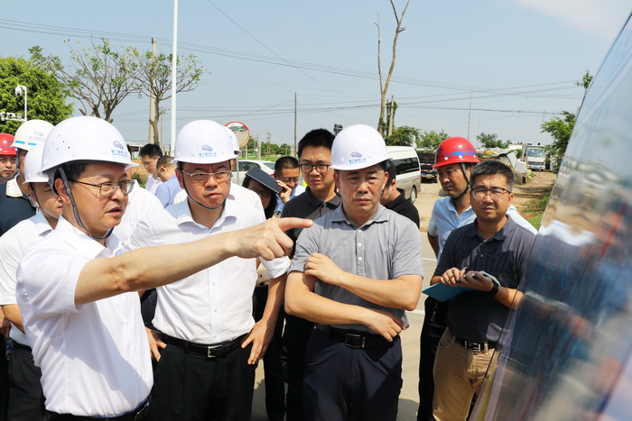 0826【工程公司】市委副書記、市長莊稼漢帶隊(duì)調(diào)研第二東通道工程建設(shè)-1_調(diào)整大小.jpg