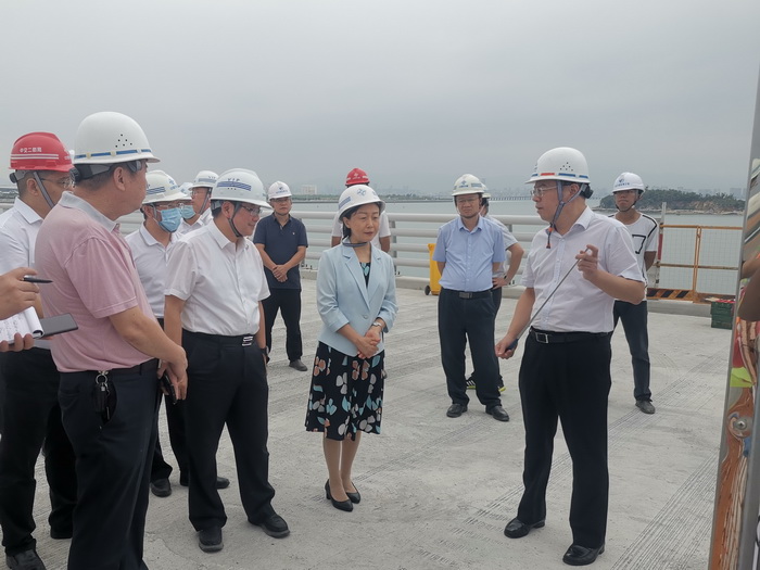 0907【工程公司】省委、省政府領(lǐng)導(dǎo)調(diào)研翔安大橋項(xiàng)目建設(shè)情況1_調(diào)整大小.jpg